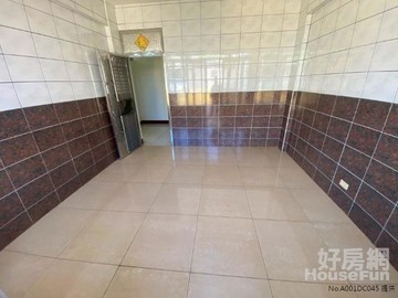 小港【星巴克臨8米街】優美透店住｜高雄市小港區廠邊二路