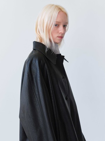 VEGAN LEATHER HALF BALMACAN COAT [BLACK]