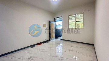 近自由、博愛路.崇蘭國小.勝利星村8米路新整透天｜屏東縣屏東市崇明二街