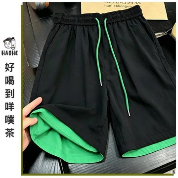 男生休閒速乾短褲 寬鬆五分直筒褲 夏季透氣男裝 日系寬版穿搭 美式街頭風格 大尺碼百搭短褲 輕薄舒適設計 夏天必備