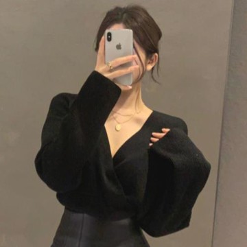 高級感慵懶爆款內搭短款v領針織設計感小眾上衣毛衣女秋冬羊絨衫