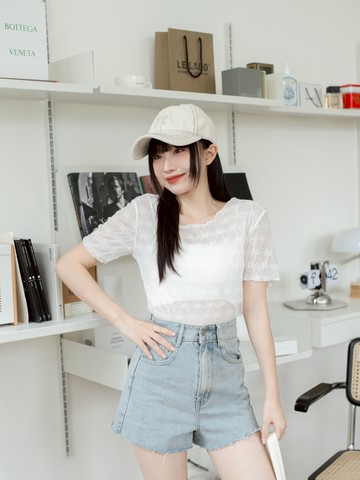 圓領刺繡緹花透膚捲邊短袖上衣 NN51235-9【現貨】
