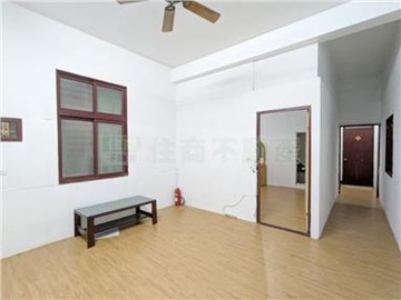 近日新國小古色透天｜台南市南區鹽埕路