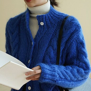 纖婕芙克萊因藍慵懶風毛衣外套2022秋季新款復古寬松麻花開衫針織