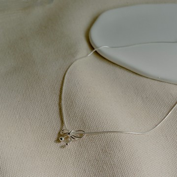 QUEENSHOP_S 女裝 質感蝴蝶結金屬細繩項鍊 現+預 【07040398】