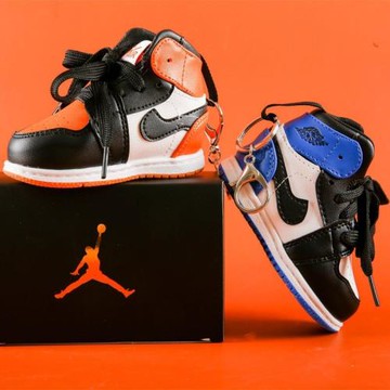 迷你個性創意籃球鞋充電寶aj1鞋子移動電源男女生日禮物公司禮品