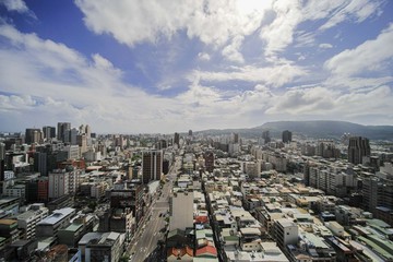 雙捷運#五年屋新#高樓霸氣景觀J.ART精裝房平車｜高雄市前金區七賢二路