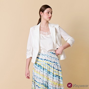 KeyWear奇威名品    收腰顯瘦款V領西裝外套-白色