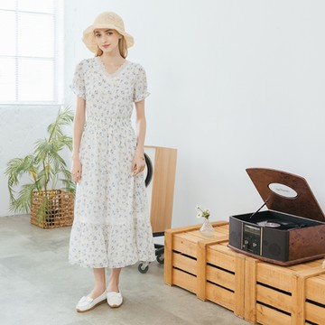 【CUMAR】V領蕾絲鬆緊腰短袖長洋裝 粉 米