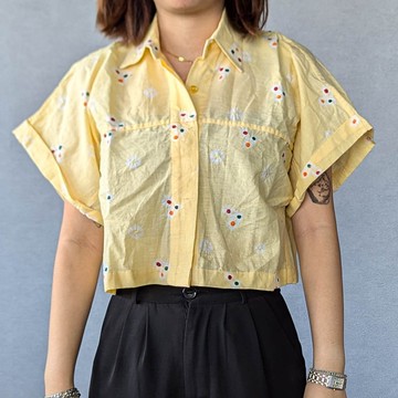 印尼蠟染可愛少女風短版襯衫 PUPUT - 淺鵝黃 - PUP006