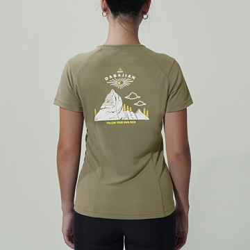 仲夏限定! 2件以上，每件1000元 ｜享趣戶外｜ 《TAKODA》環保機能短袖印花系列-大霸尖山 女款  橄欖綠