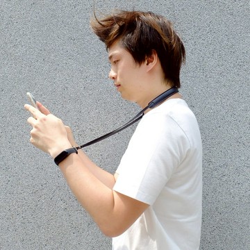 真皮革減壓手機掛繩-魅力黑 (客製化英文名字)