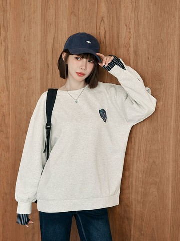 棉質徽章刺繡條紋鏤空袖大學T