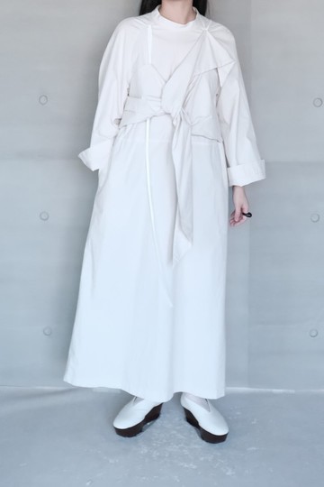 胸前抓皺立領灰長袖洋裝