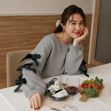 OB嚴選中大尺碼-雲朵自訂款-棉質內刷毛蝴蝶結飾落肩上衣《AB19892》