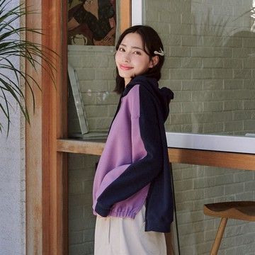 【Dailo】前短後長配色絨毛連帽上衣 紅 米 紫