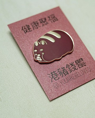 特濃健康聚福 港豬襟章