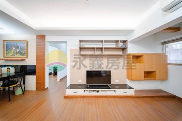 高鐵特區｜靜謐大三房+平移車位｜高雄市左營區文川路