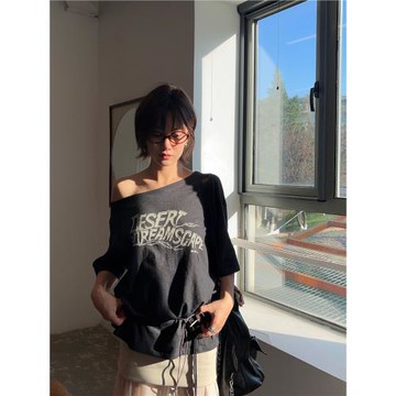 Two2甜酷辣妹【英文印花】露肩斜肩小眾T恤休閑寬松百搭套頭上衣