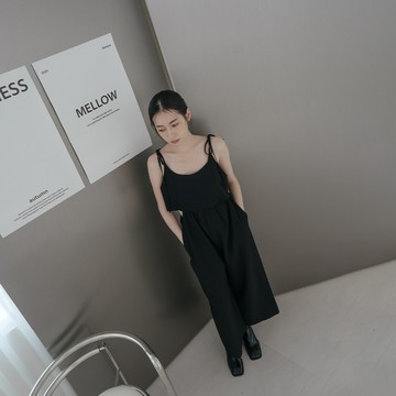 側腰鏤空設計細肩連身寬褲-黑S/M/L