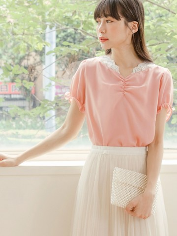 蕾絲雕花拼接抽皺拋袖上衣