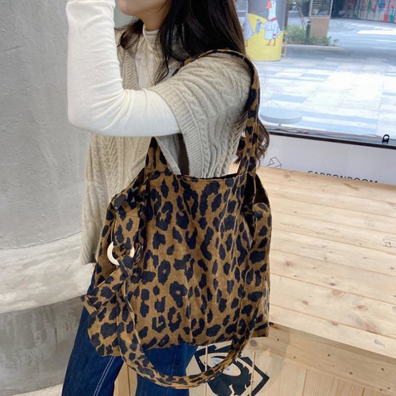 新品タグ付き　EVEX ヒョウ柄バック EVEX ヒョウ柄ショルダーバッグ - メルカリ
