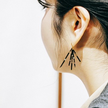 黑色煙火─手工串珠耳環