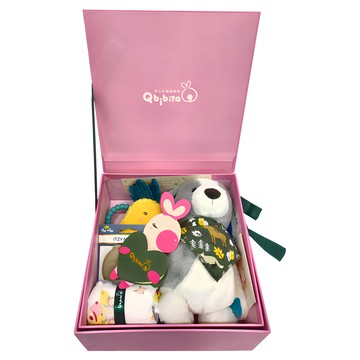 Qbibiya 大富大貴 祝福禮盒，含黑白卡、祝願卡片、十層紗純棉萬用巾...  萬用巾25 x 40 cm、玩偶12.7 x 15.3 x 30.5 cm、圍兜:兩側長30公分，前領圍寬18公分、矽膠固齒器咬咬手套:約 5 x 9 cm