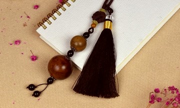 CYPRESS 霸王肖楠瘤花木珠吊飾