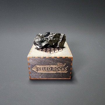 銀次石墨小塊重量為136.65克