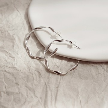 QUEENSHOP_ S 正韓 簡約大波浪圓圈耳針式耳環 現+預 【07030950】