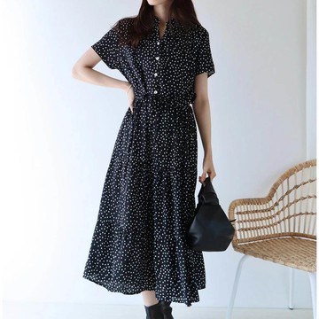日本 BLUE EAST - [推薦]接觸冷感 氣質排釦短袖洋裝-水玉點點-黑