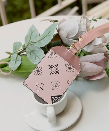 老花圖騰頸繩証件卡片夾-香頌粉韻-遇見艾蜜莉系列(BB96288-MN)