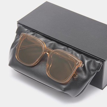 2024新款墨鏡女潮夏海邊frida茶色太陽眼鏡高級感白色V太陽鏡GM U