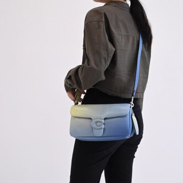COACH TABBY 26 經典大C LOGO漸層設計兩用胖胖包/枕頭包(藍綠-全新福利品)