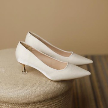 法式高跟鞋女2024年新款春夏細跟尖頭淺口伴娘婚鞋氣質學生禮儀鞋