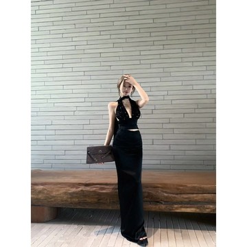 【桃喜Rich女裝】黑色洋裝套 氣質修身宴會禮服 黑色亮片掛脖上衣+黑色緞面半身長裙 名媛派對洋裝 性感純欲包臀裙