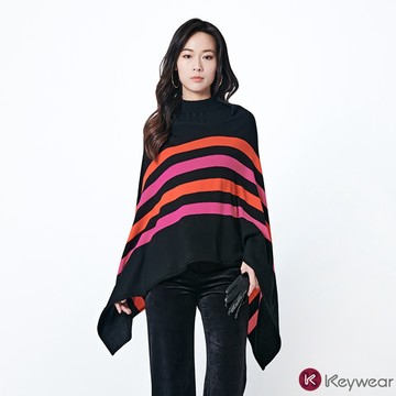 【KeyWear 奇威名品】經典條紋針織披風 黑色