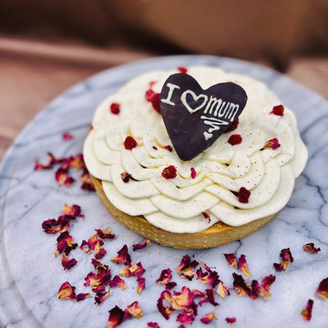 【母親節禮物】草莓玫瑰塔 6吋 | 可客製巧克力牌子