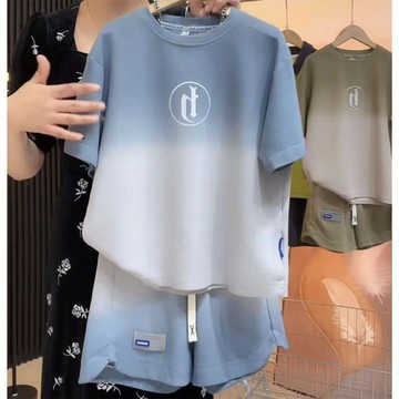 🌸YR🌸 男童套裝 兒童夏季套裝 中大童套裝 夏裝新款小衆男童寬鬆套裝男孩短袖2026夏季兩件套兒童漸變藍