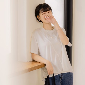 OB嚴選 彈力羅馬布拼接造型下襬短袖上衣 《AB18360》大尺碼/女裝/現貨
