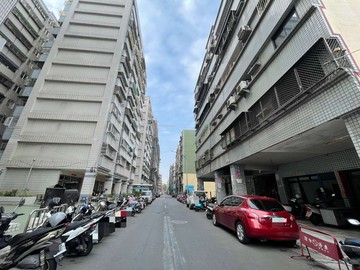 前鎮近漁港1+2樓含地下室騎樓店住｜高雄市前鎮區佛西街