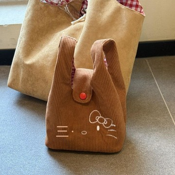 【免運喲】升級款秋冬可愛刺繡kitty菜籃子化妝包通勤外出雜物包飯盒收納包