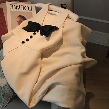 無袖V領蝴蝶結設計感中長款連衣裙2022夏季新款時尚高腰顯瘦穿搭