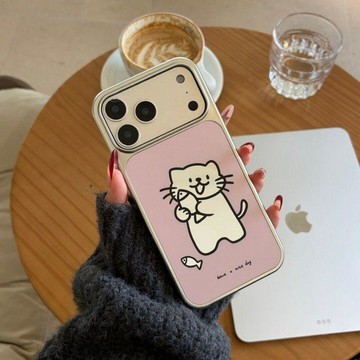 ins可愛抱小魚小貓咪鏡面電鍍銀邊鏡面適用於蘋果手機殼iPhone17