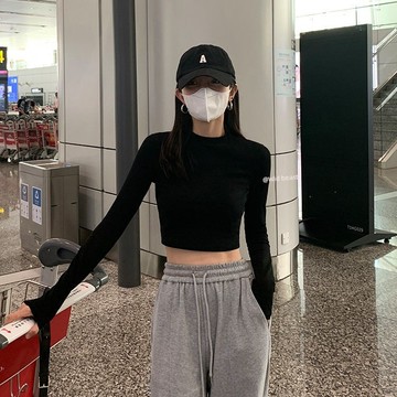 【 𝑭𝒍𝒐𝒘𝒆𝒓𝒔𝒆𝒂】歐美風 漏臍 緊身 短版長袖上衣 緊身長袖 T恤女 內搭 長袖上衣 打底上衣