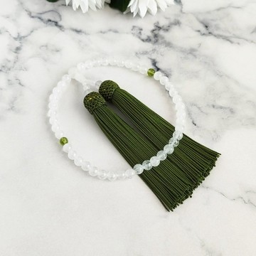 【女性用/主珠 6mm】橄欖石與白玉數珠・略式念珠/絲綢柳色房 ~Peridot 8 月誕生石~