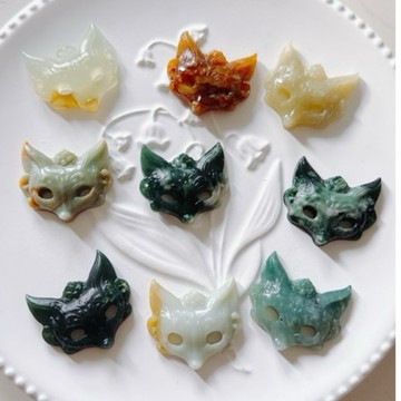 拾悦手作材料/隨機出不挑選/約27x29mm天然岫玉狐狸面具雕刻手牌/左右有孔/串珠編繩/DIY半成品/配珠/台灣現貨出