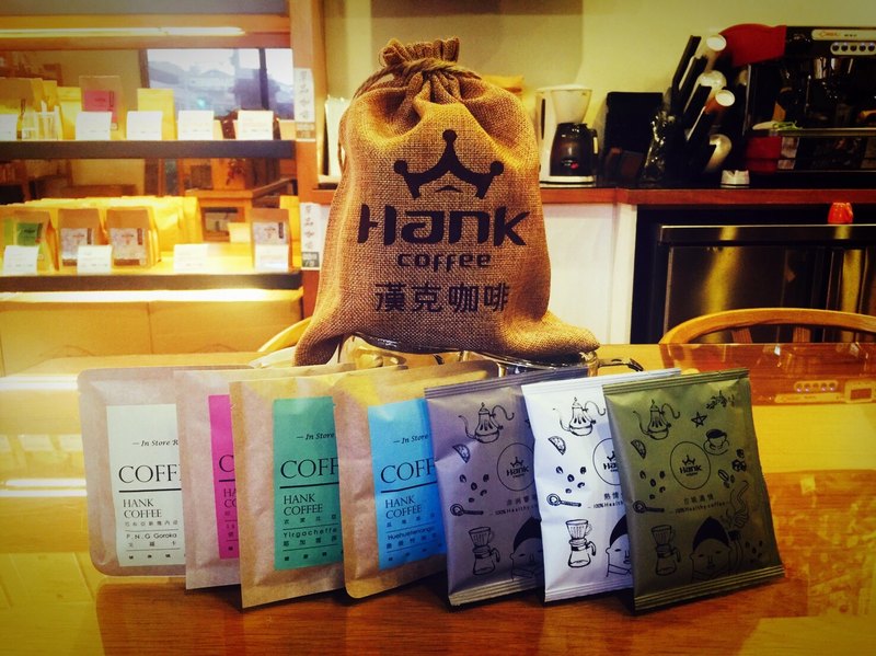 【漢克咖啡Hank coffee】綜合嚴選耳掛式咖啡，內有10包入(附獨家設計質感麻布袋)