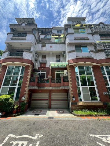 仁武八卦寮雙車墅透天｜高雄市仁武區永仁街